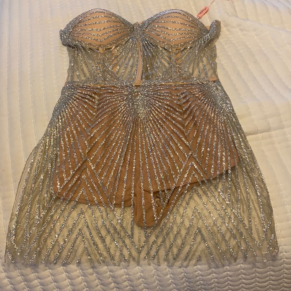 Perfect NYE or bachelorette dress! With removable straps. Size UK 6